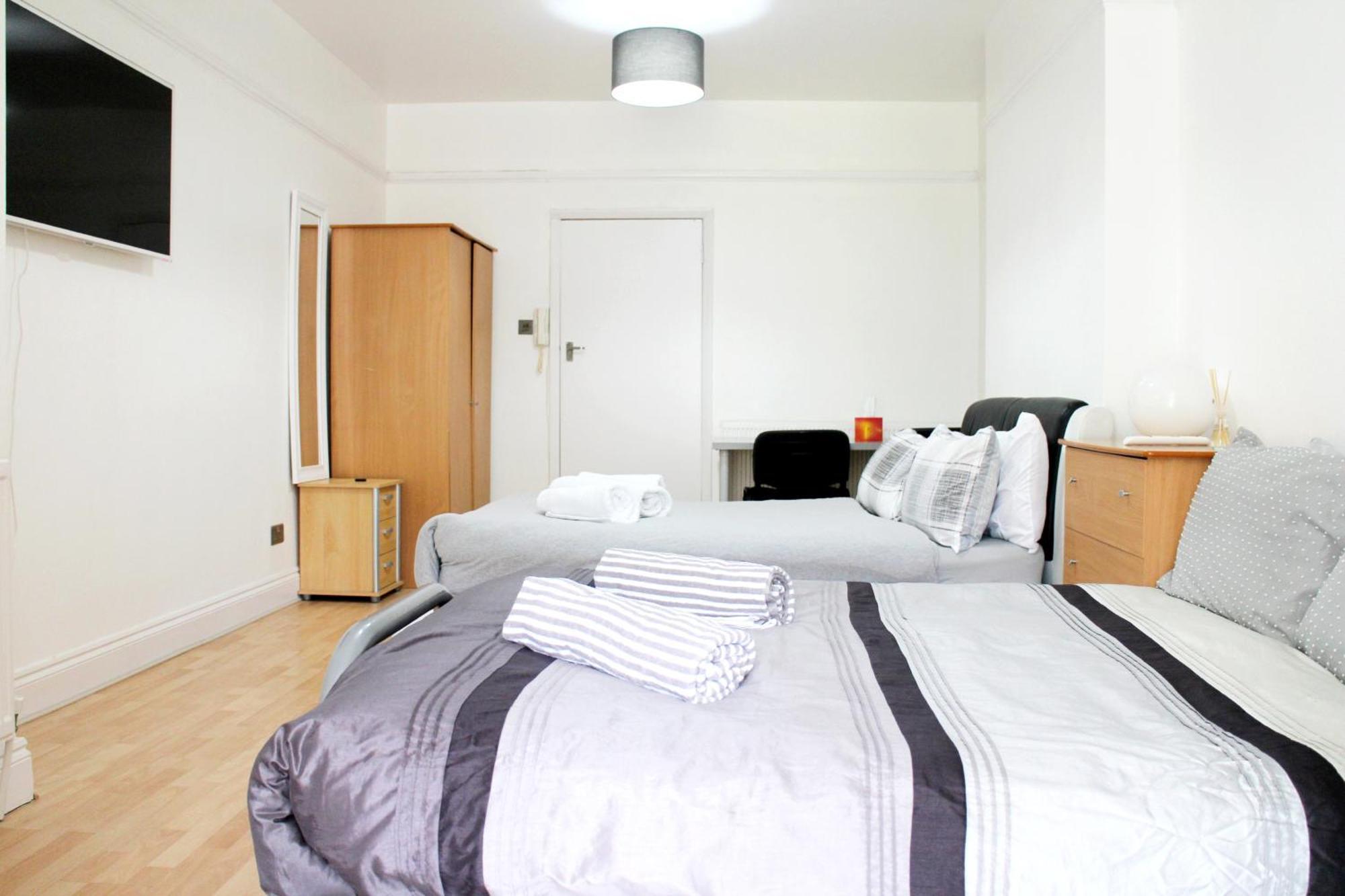 Large Studio Garden Flat On Golders Green Road Londra Dış mekan fotoğraf
